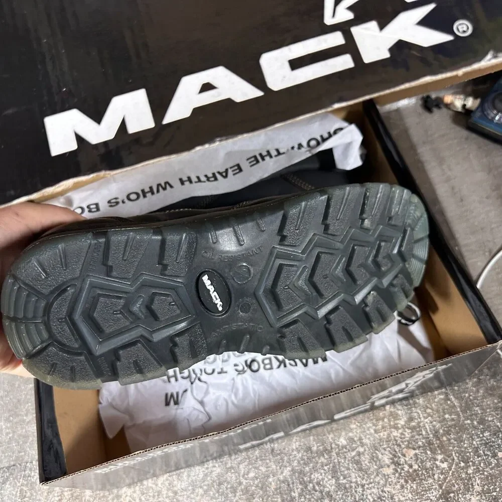Mack boost claret